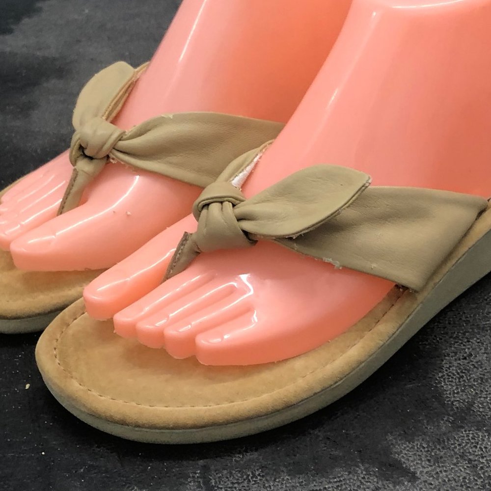 Sideout Women's Tan Flip-Flop Sandals  Size 7